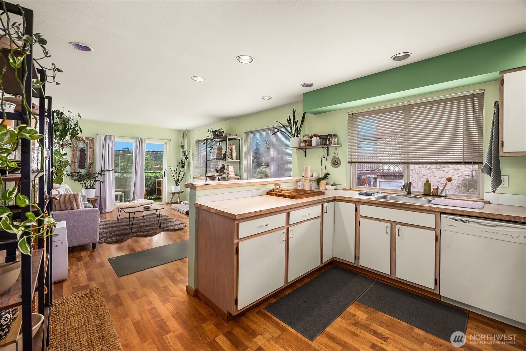 816 North 38th Street Seattle, WA 98103 - Photo 9 of 12