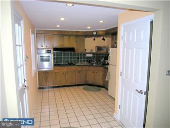 22 Beverly Avenue Reading, PA 19607 - Photo 4 of 12