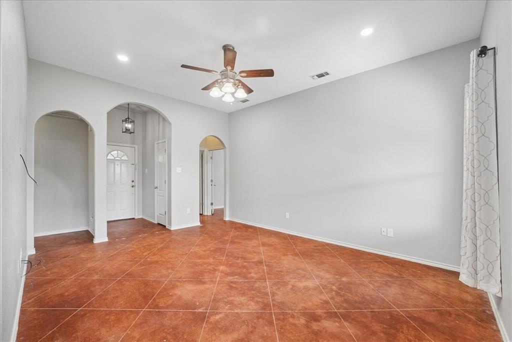 809 Rambling Court Granbury, TX 76049 - Photo 3 of 21