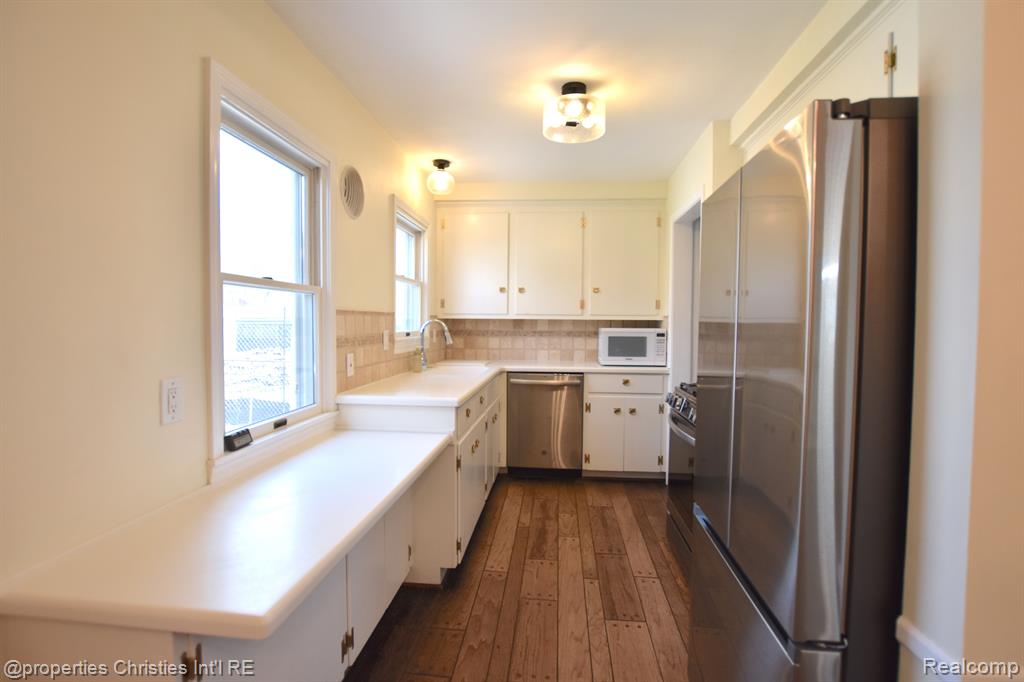 2205 Pembroke Road Birmingham, MI 48009 - Photo 10 of 36