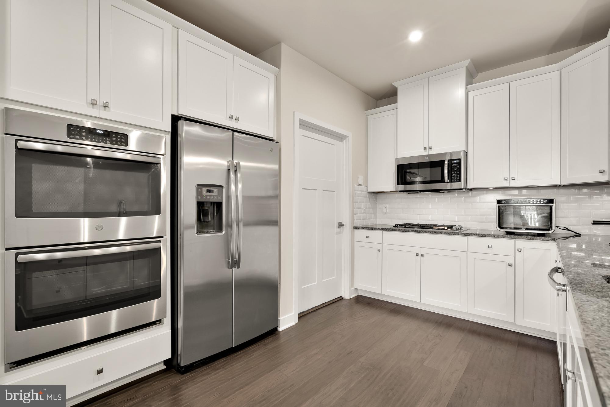 2220 Red Pine Loop Dumfries, VA 22026 - Photo 9 of 57