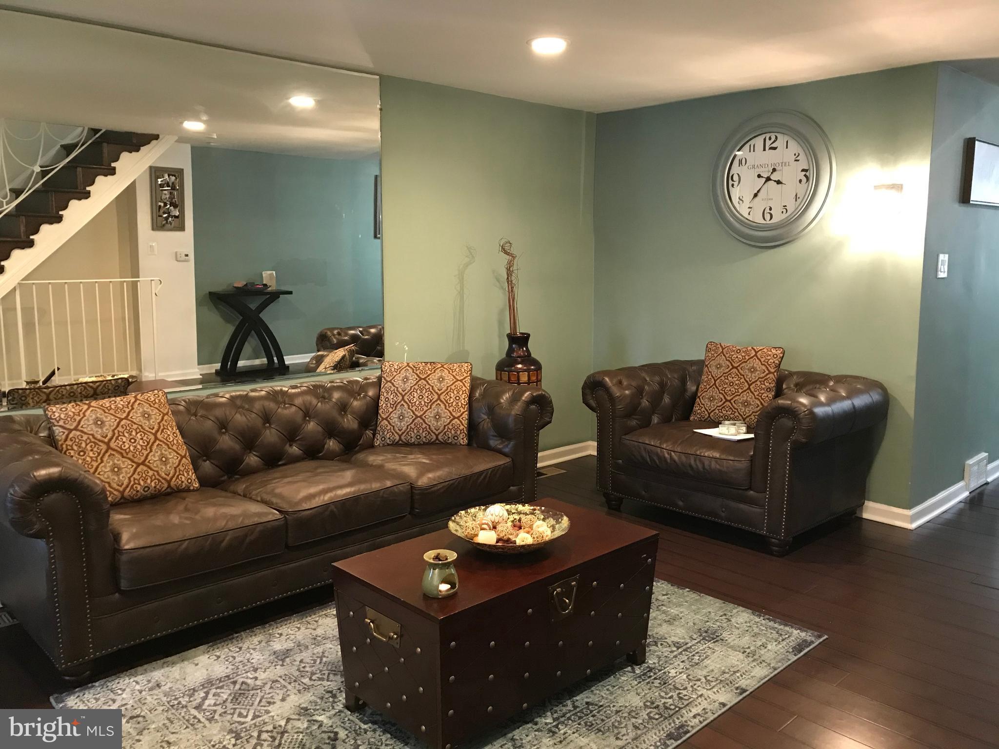 7542 Brockton Road Philadelphia, PA 19151 - Photo 2 of 25 Living Room