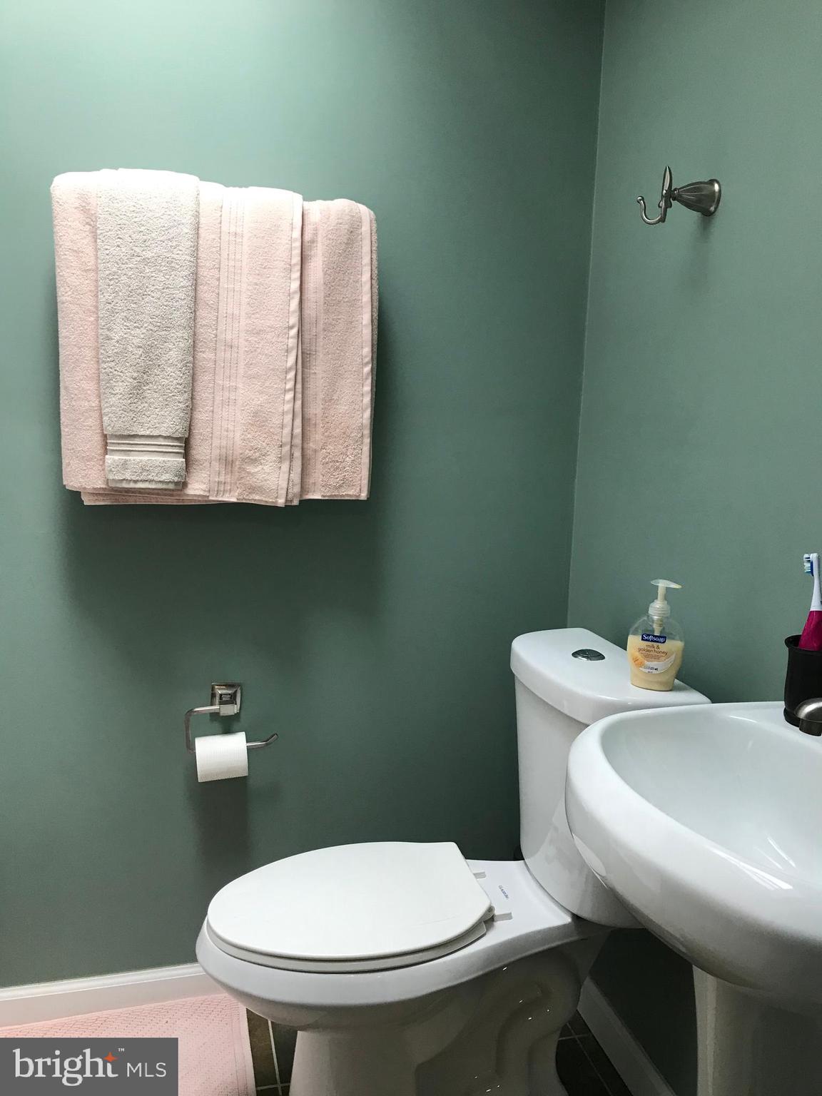 7542 Brockton Road Philadelphia, PA 19151 - Photo 16 of 25 Master Bathroom