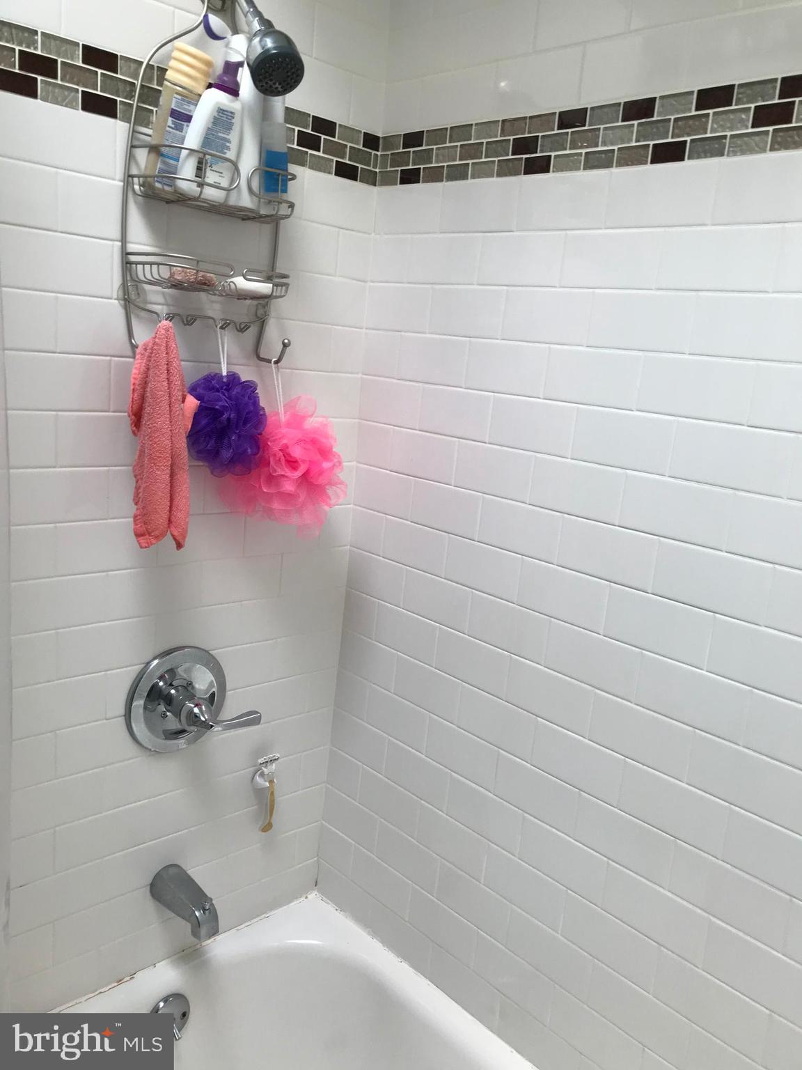 7542 Brockton Road Philadelphia, PA 19151 - Photo 17 of 25 Master Bathroom