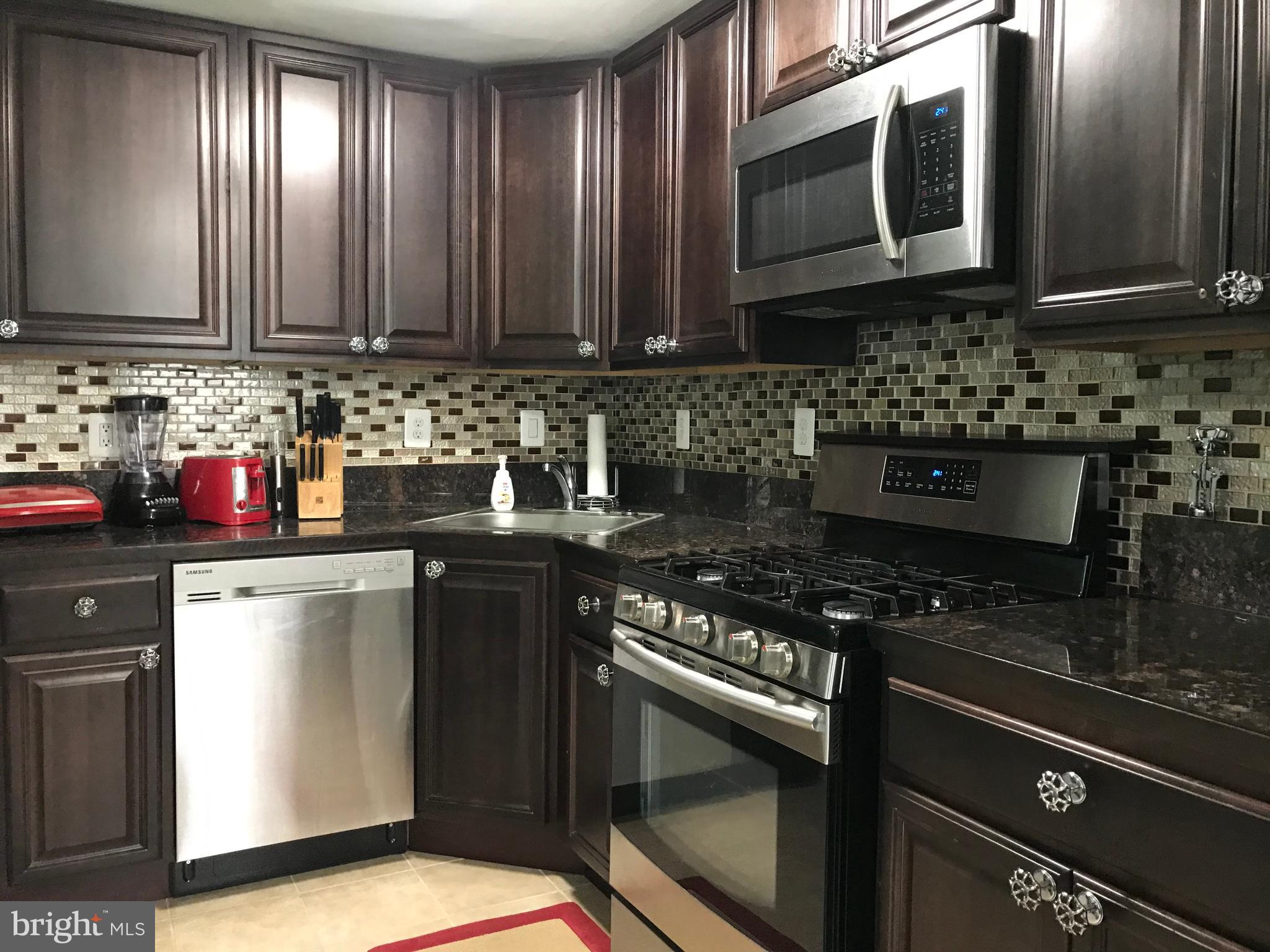 7542 Brockton Road Philadelphia, PA 19151 - Photo 7 of 25 Kitchen