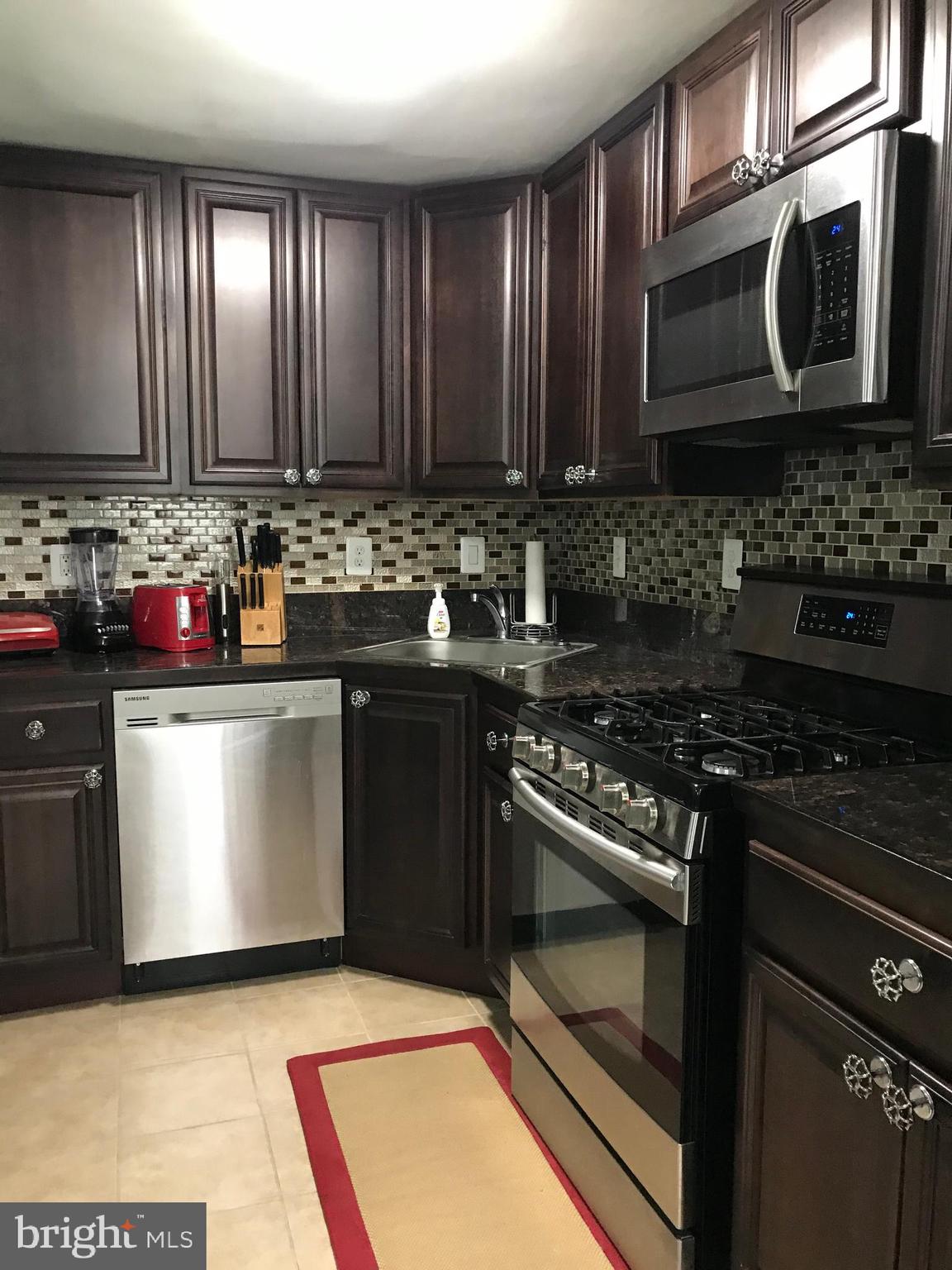 7542 Brockton Road Philadelphia, PA 19151 - Photo 8 of 25 Kitchen