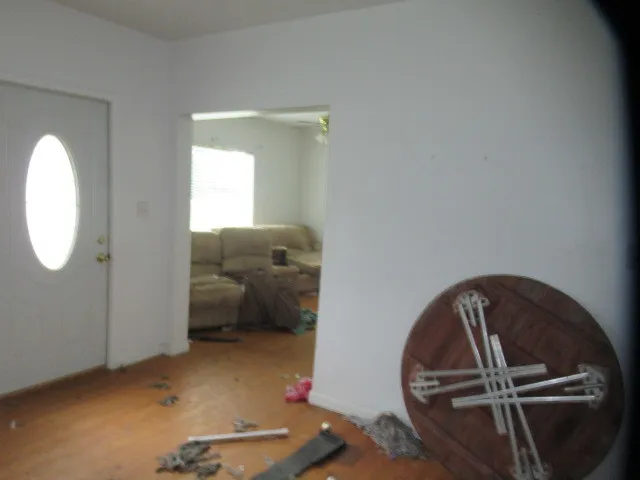 a view of livingroom with furniture