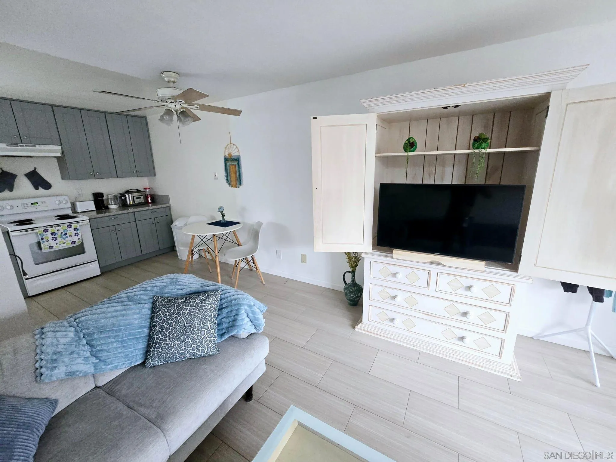 6333 Mt Ada Road, Unit 168 San Diego, CA 92111 - Photo 11 of 23 a living room with furniture and a flat screen tv