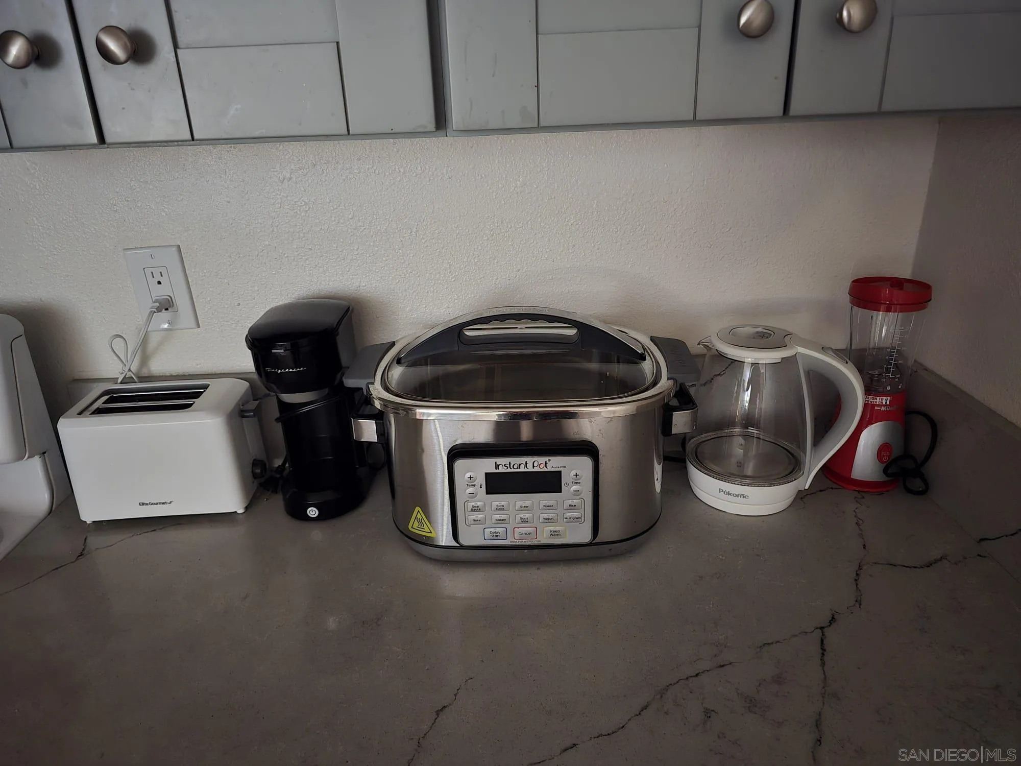 6333 Mt Ada Road, Unit 168 San Diego, CA 92111 - Photo 16 of 23 a utility room with dryer and washer