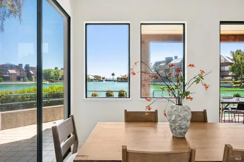 $2,600,000 | 24 Lagoon Vista, Tiburon, CA 94920