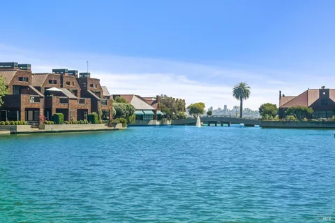 $2,600,000 | 24 Lagoon Vista, Tiburon, CA 94920