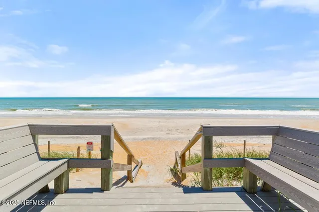 a view of a livingroom and dining room