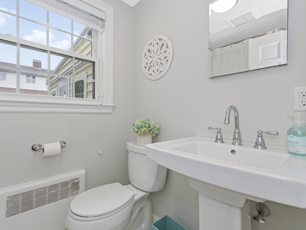 75 Charlotte Road Waltham, MA 02453 - Photo 25 of 33 Gallery Image 25