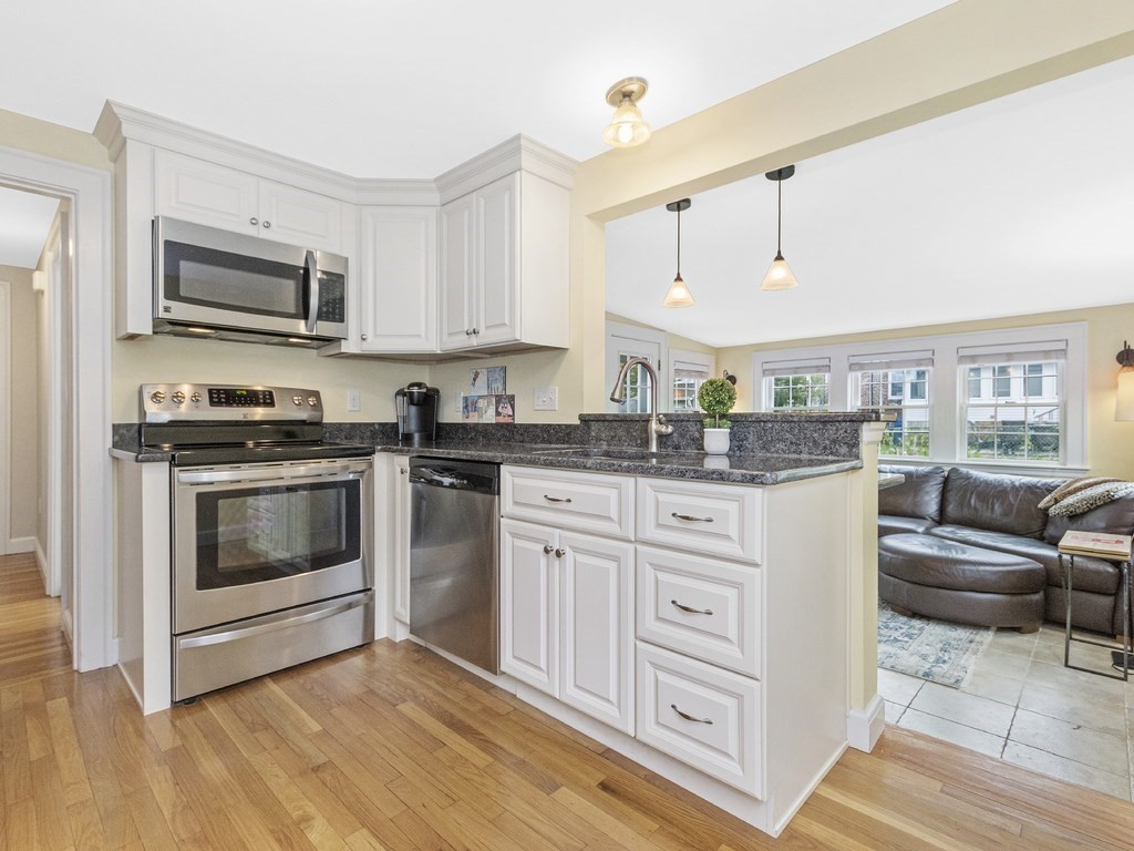 75 Charlotte Road Waltham, MA 02453 - Photo 4 of 33 Gallery Image 4