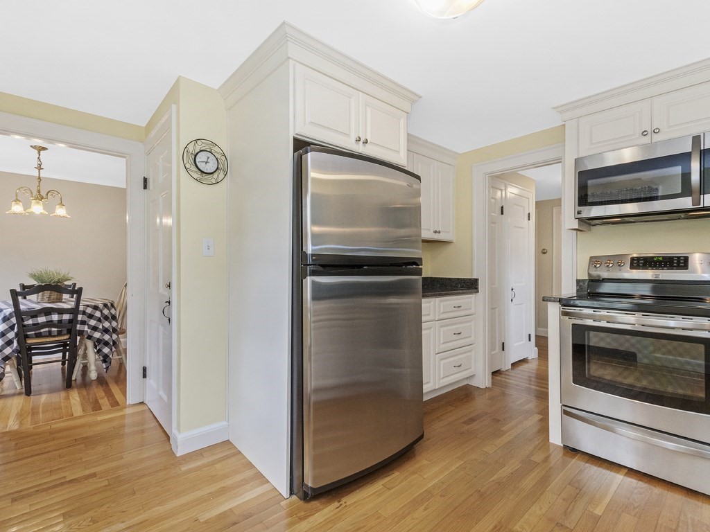 75 Charlotte Road Waltham, MA 02453 - Photo 5 of 33 Gallery Image 5