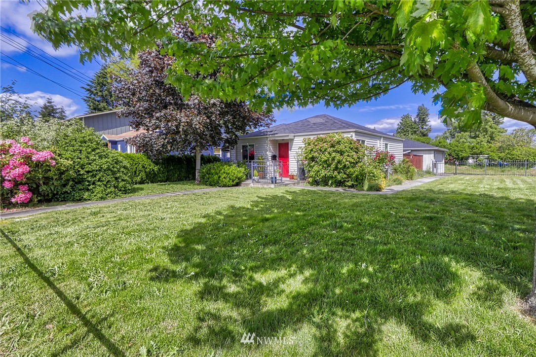 1047 South Rochester Street Tacoma, WA 98465 - Photo 1 of 28 Gallery Image 1