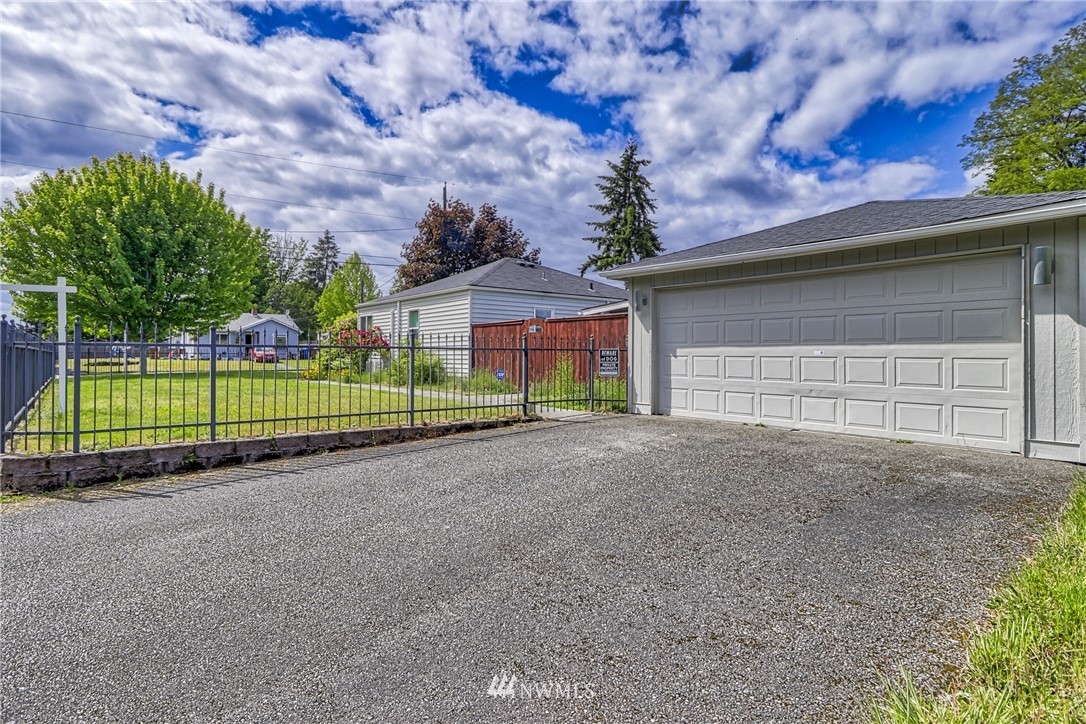 1047 South Rochester Street Tacoma, WA 98465 - Photo 3 of 28 Gallery Image 3