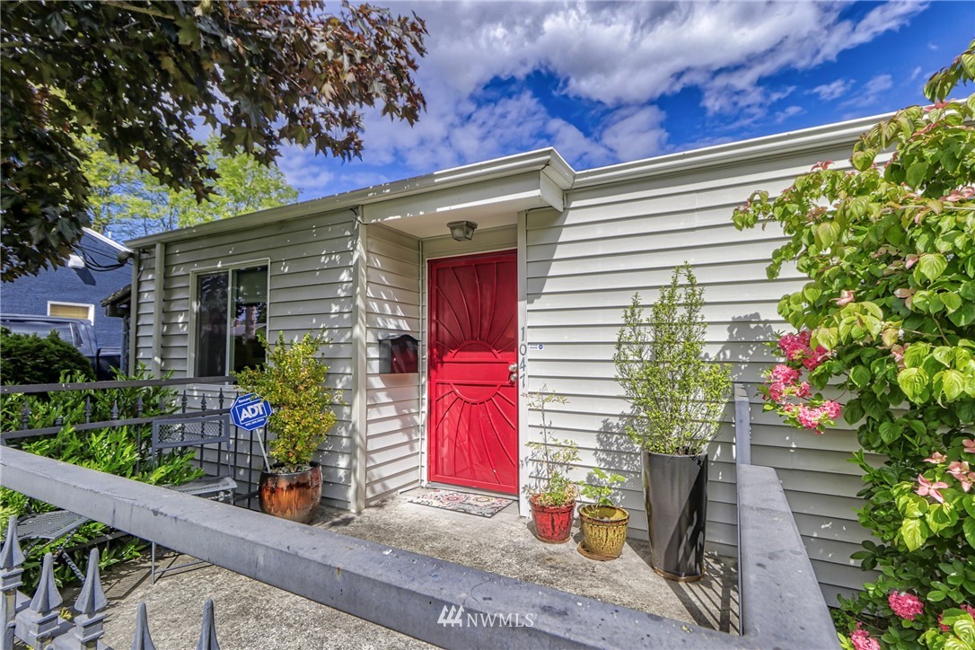 1047 South Rochester Street Tacoma, WA 98465 - Photo 4 of 28 Gallery Image 4