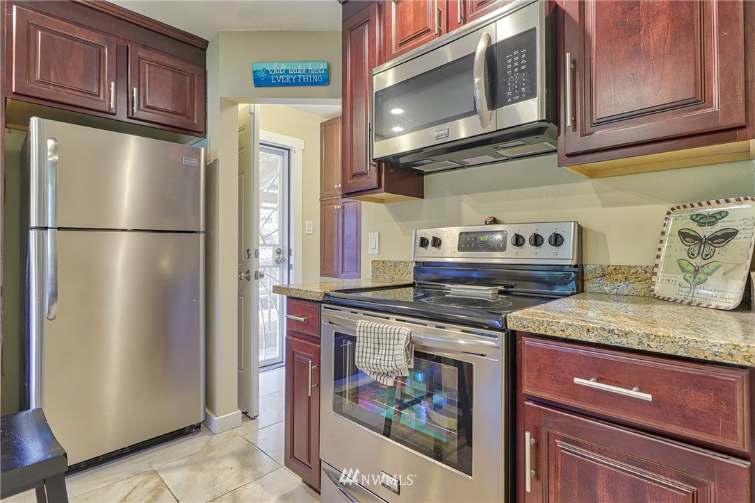 1047 South Rochester Street Tacoma, WA 98465 - Photo 9 of 28 Gallery Image 9