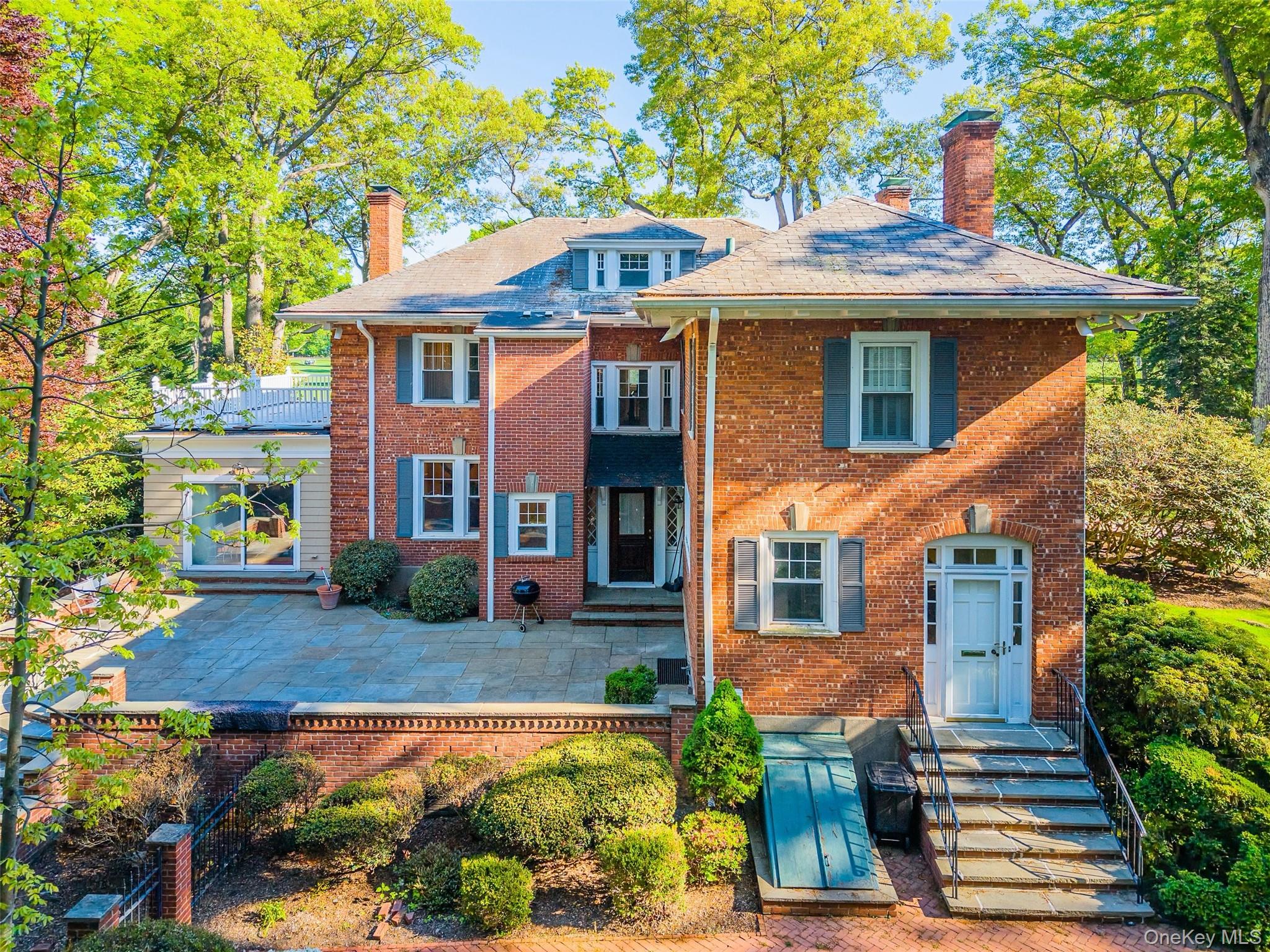 23 Townsend Road Glen Cove, NY 11542 - Photo 4 of 23 front view of a house with a yard