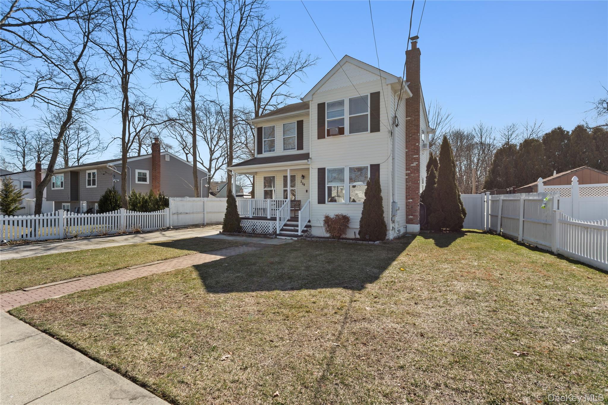 254 40th Street Copiague, NY 11726 - Photo 3 of 19