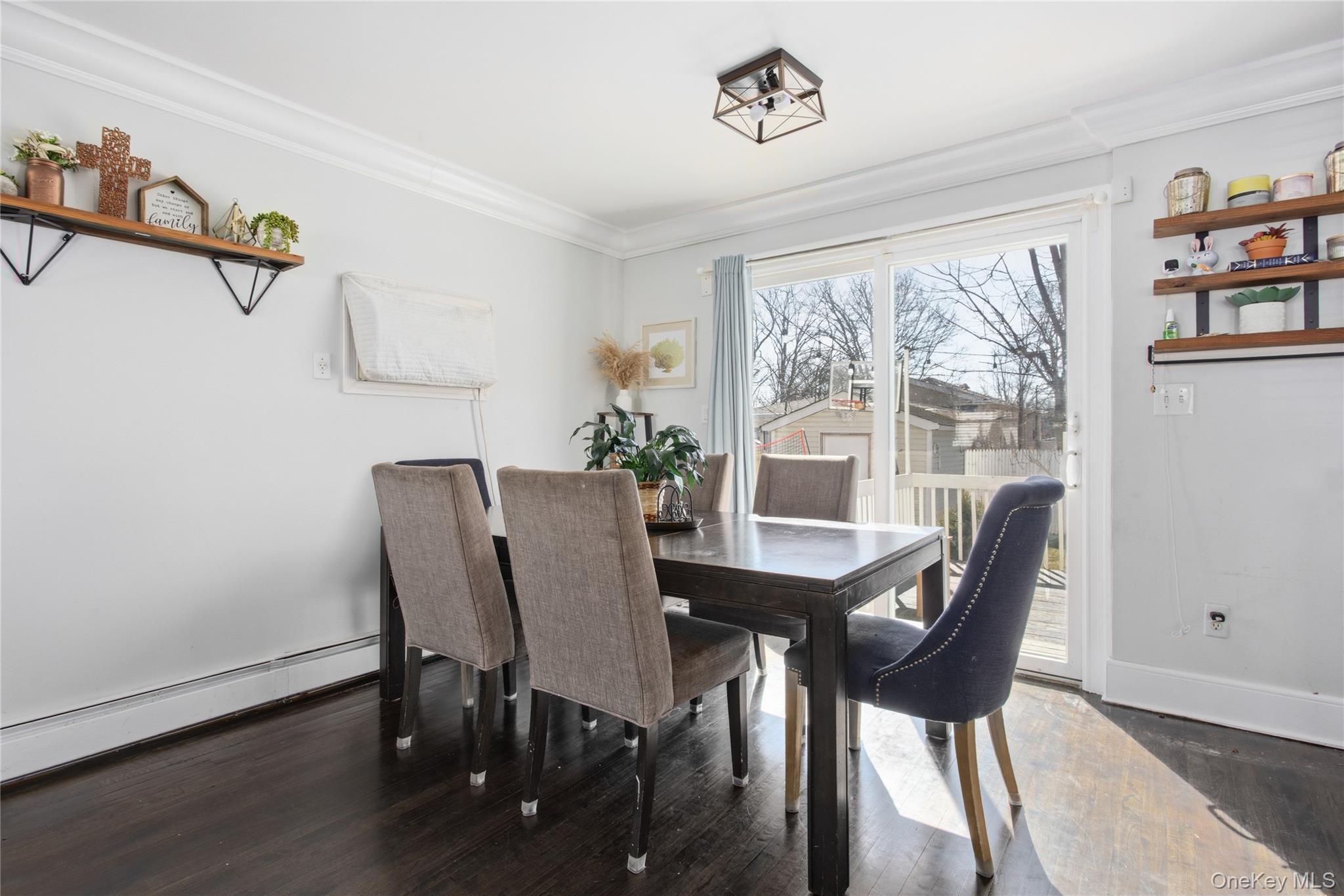 254 40th Street Copiague, NY 11726 - Photo 5 of 19