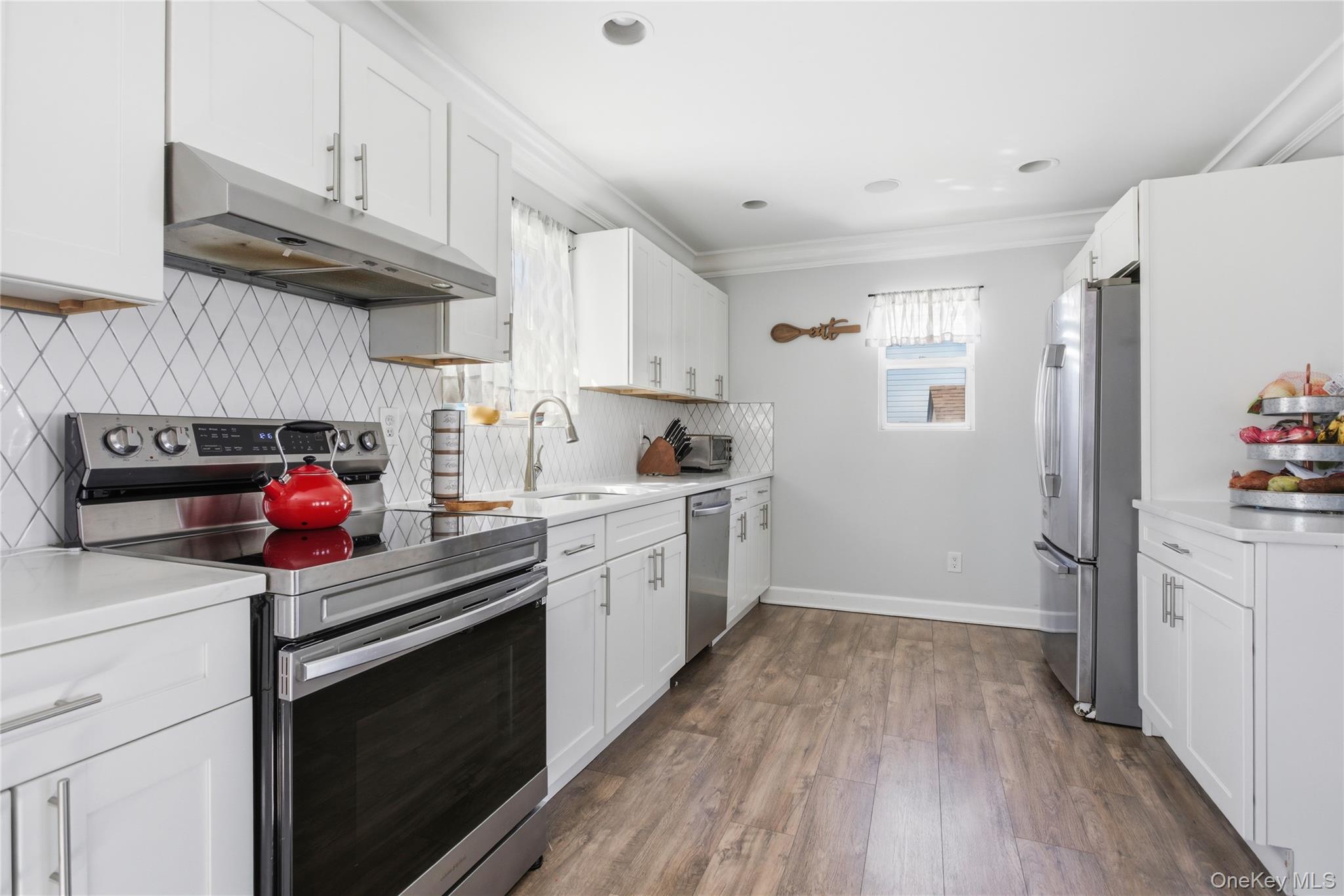 254 40th Street Copiague, NY 11726 - Photo 8 of 19
