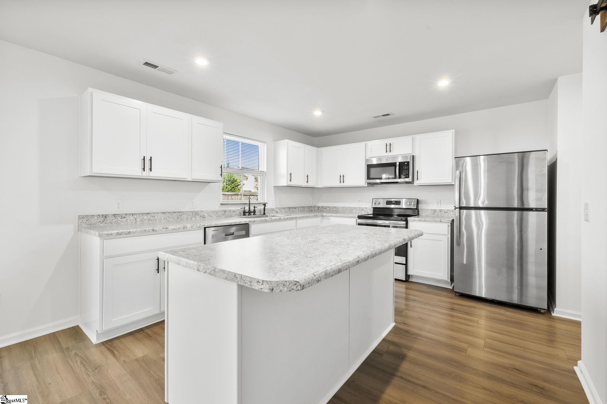 805 Danforth Drive Greenville, SC 29617 - Photo 12 of 41