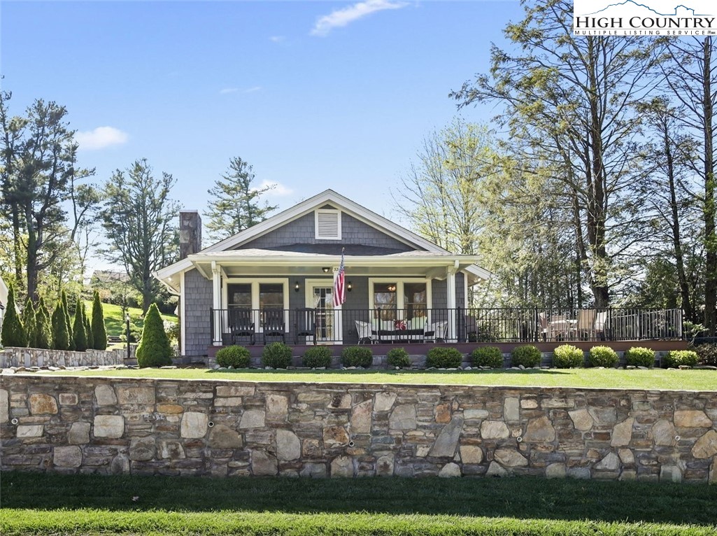 326 Ransom Street Blowing Rock, NC 28605 - Photo 2 of 25 a front view of a house with a garden
