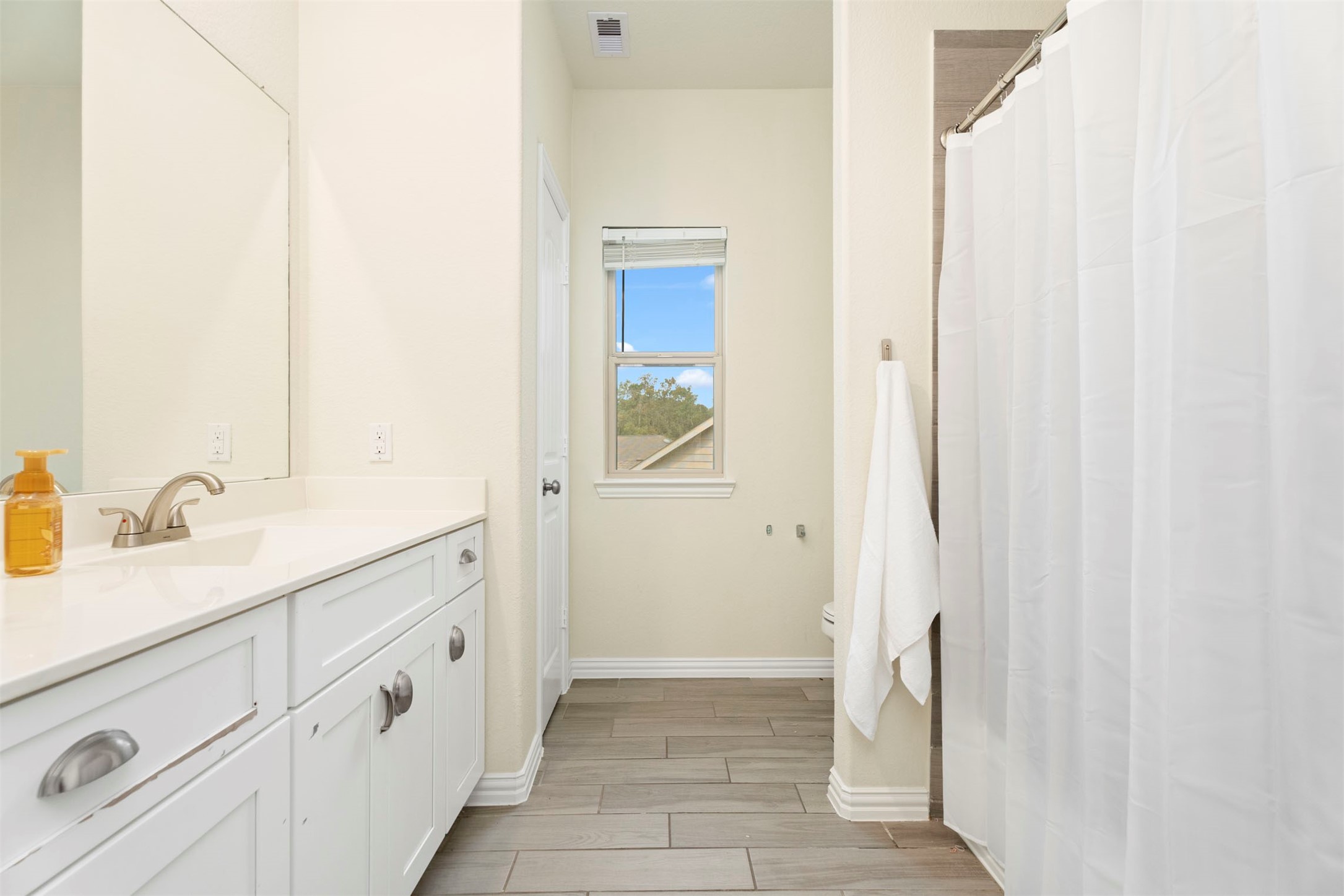 4710 Walnut Willow Ct Spring Spring, TX 77386 - Photo 27 of 42 Full bath upstairs