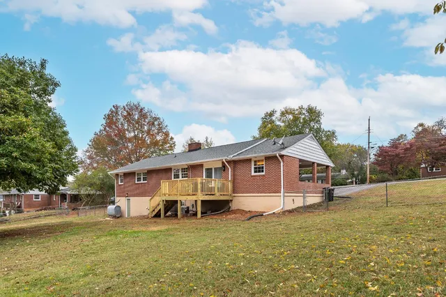 an aerial view of a house with yard and lake view