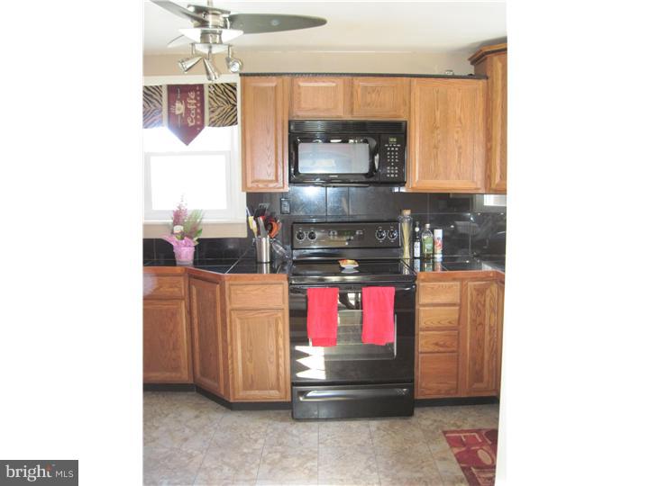 579 Pedley Road Philadelphia, PA 19128 - Photo 3 of 24 Kitchen