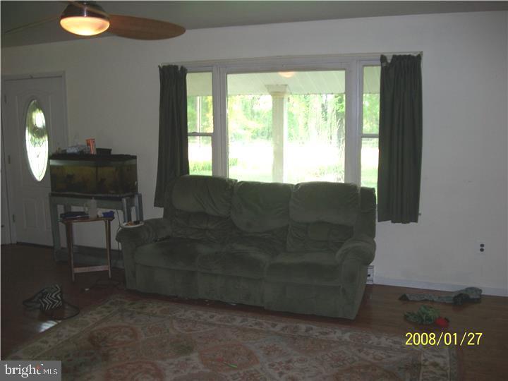 4402 Cemetery Road Parkesburg, PA 19365 - Photo 13 of 14 Living Room