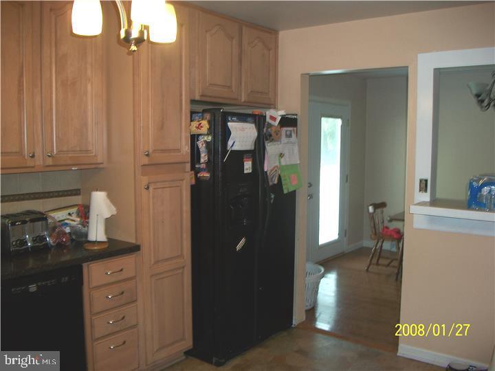 4402 Cemetery Road Parkesburg, PA 19365 - Photo 6 of 14 Kitchen