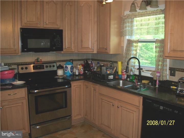 4402 Cemetery Road Parkesburg, PA 19365 - Photo 7 of 14 Kitchen