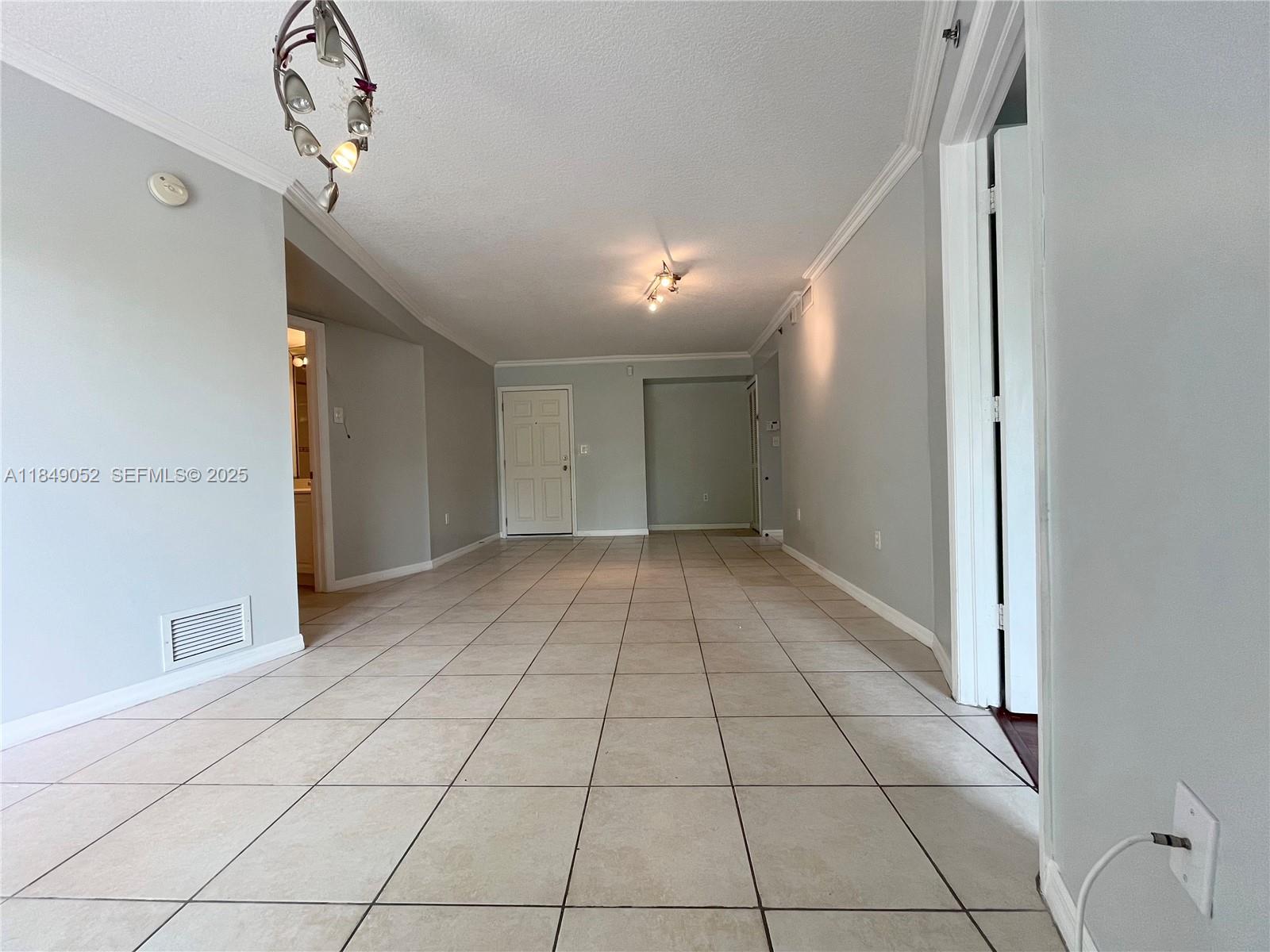 2415 Northwest 16th St Road, Unit 3031 Miami, FL 33125 - Photo 5 of 22 Living / Dining
