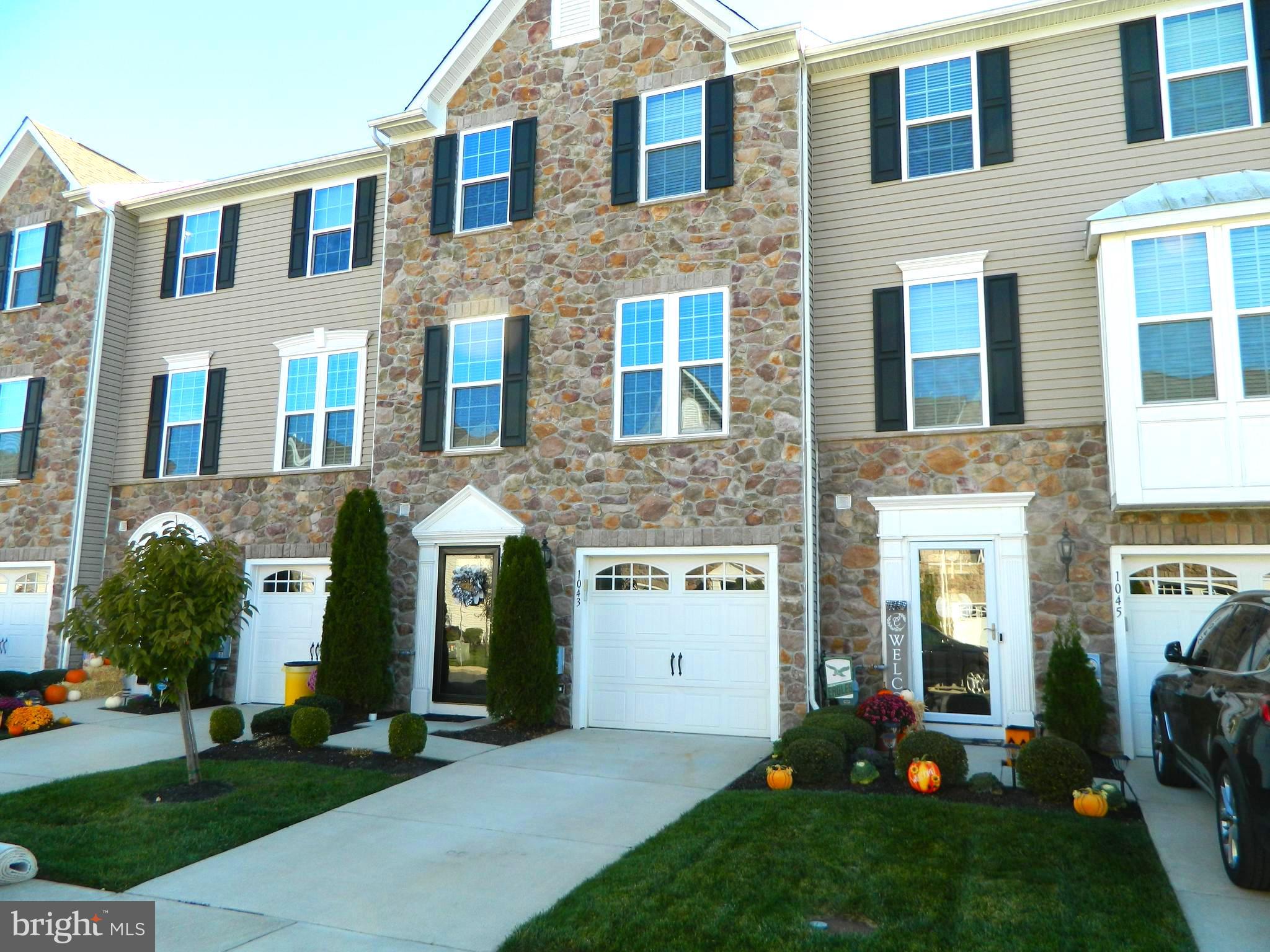 1043 Regency Place Sewell, NJ 08080 - Photo 2 of 22 Garage