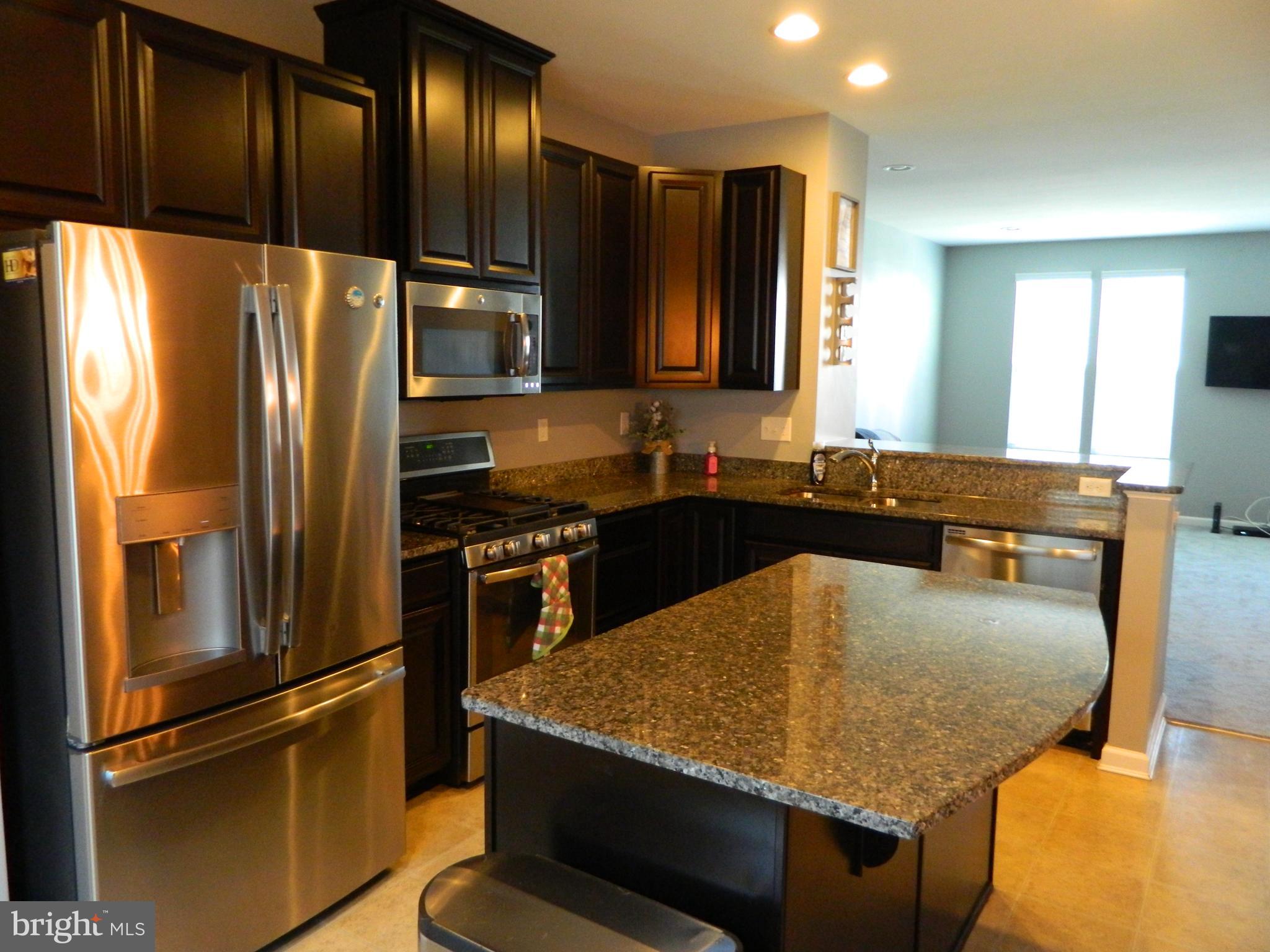 1043 Regency Place Sewell, NJ 08080 - Photo 7 of 22 Kitchen with Granite Counters