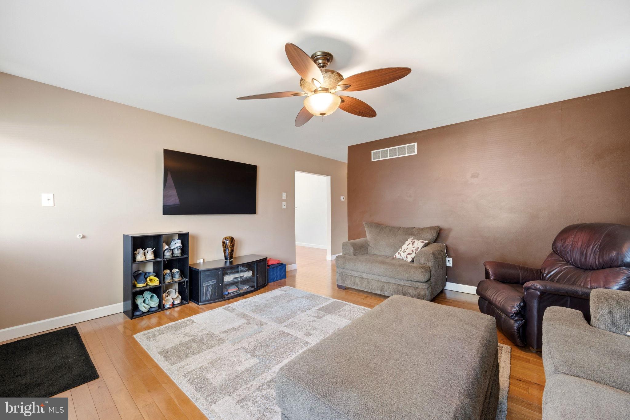905 Amosland Road Morton, PA 19070 - Photo 9 of 44 Cozy living space with modern flair.