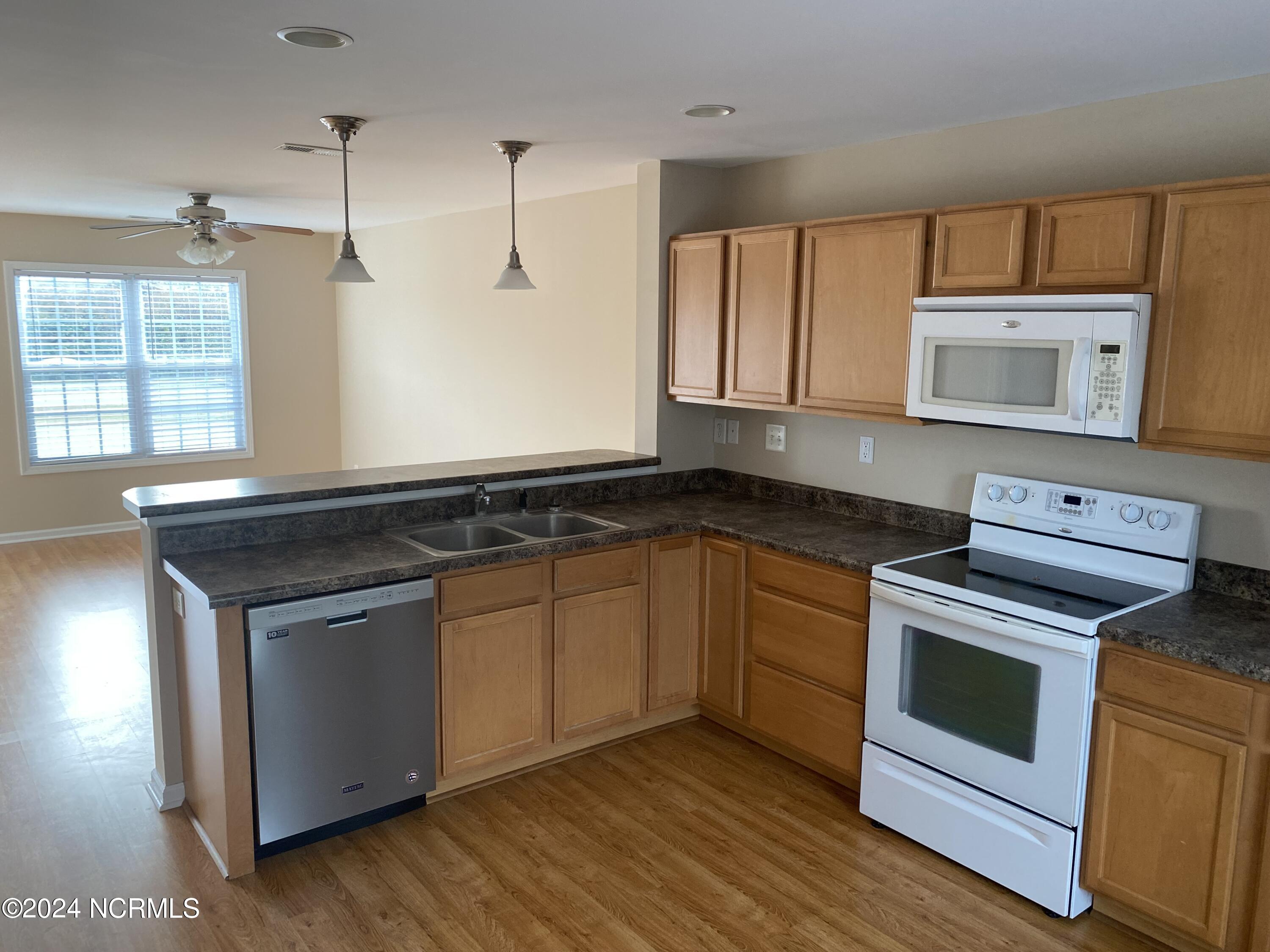 2202 Mayberry Loop Road, Unit 102 Morehead City, NC 28557 - Photo 4 of 7