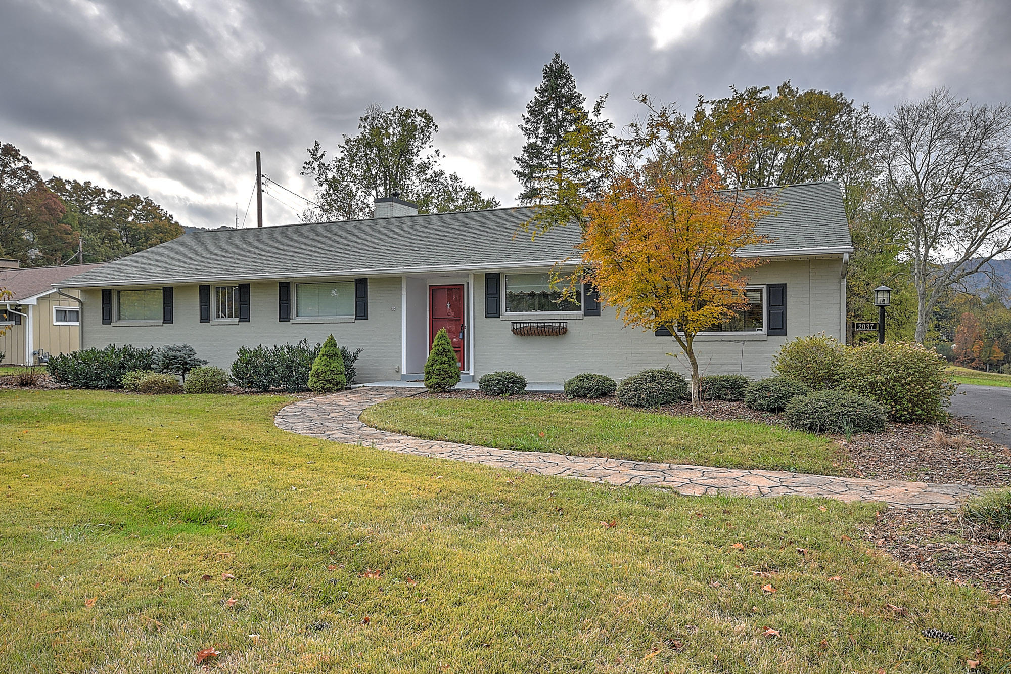2037 Pendragon Road Kingsport, TN 37660 - Photo 1 of 30 Pendragon