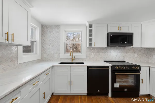 $659,000 | 712 Main Street, Glastonbury, CT 06073