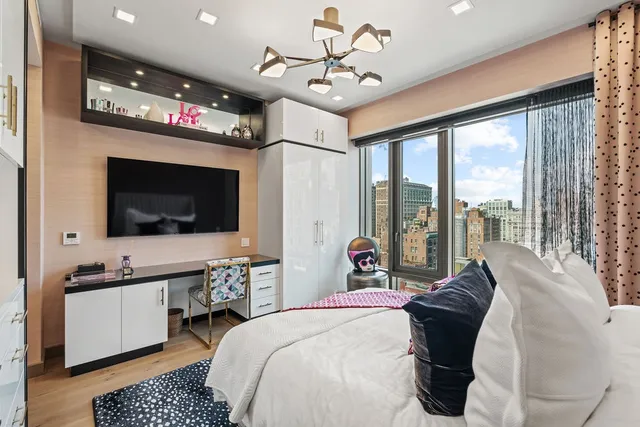 $4,995,000 | 200 East 21st Street, Unit 19A | Gramercy
