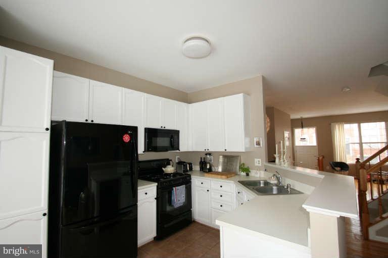 12011 Edgemere Circle Reston, VA 20190 - Photo 3 of 15 Kitchen