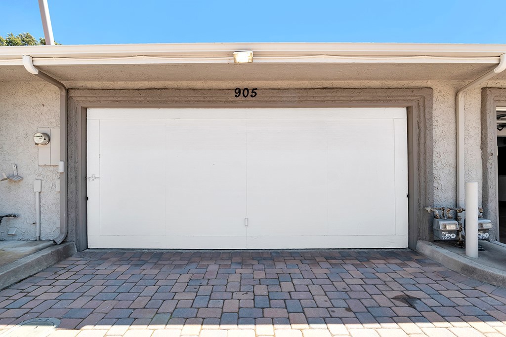 905 Thistlegate Road Oak Park, CA 91377 - Photo 31 of 34