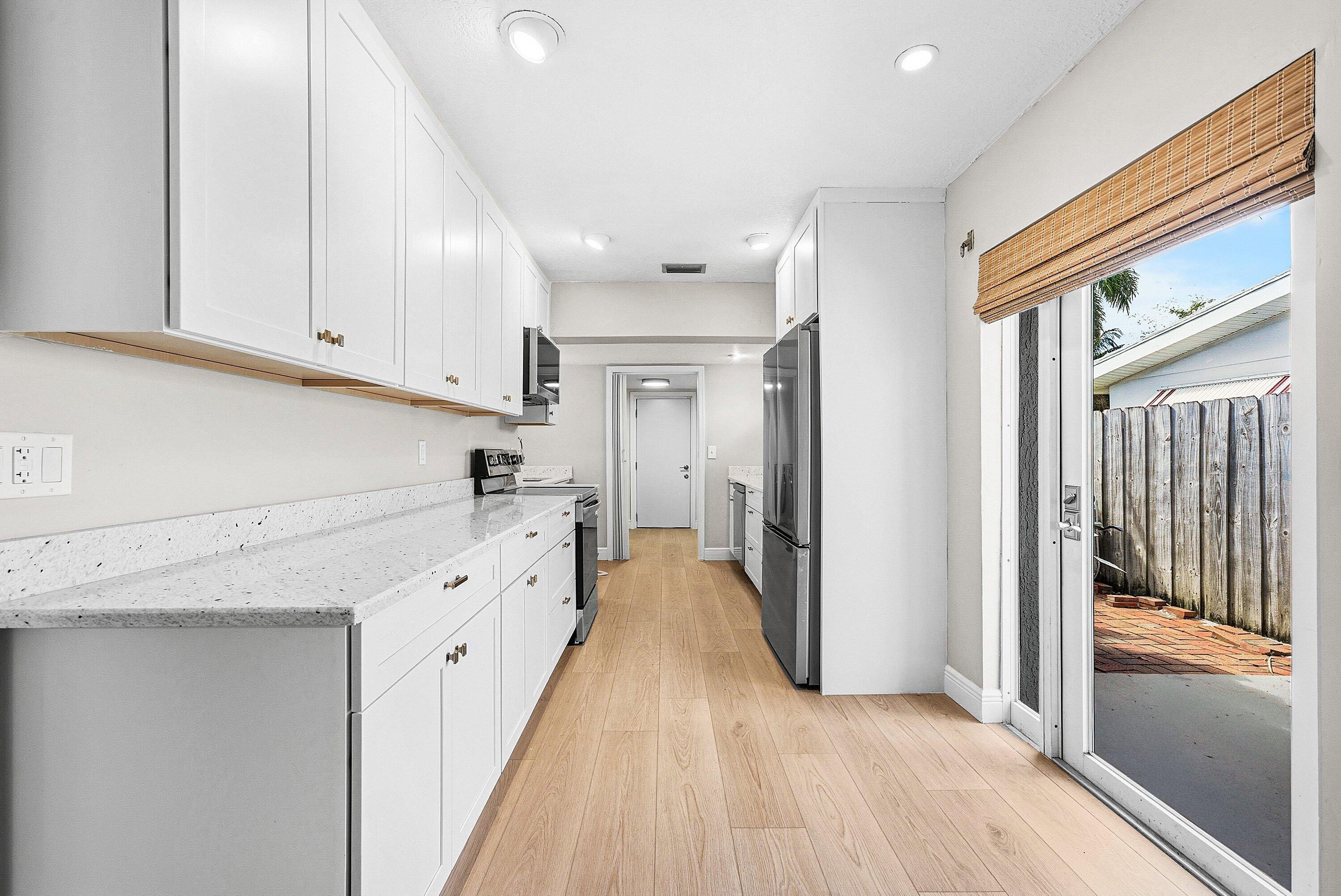 435 Northeast 35th Street Boca Raton, FL 33431 - Photo 18 of 63 Kitchen