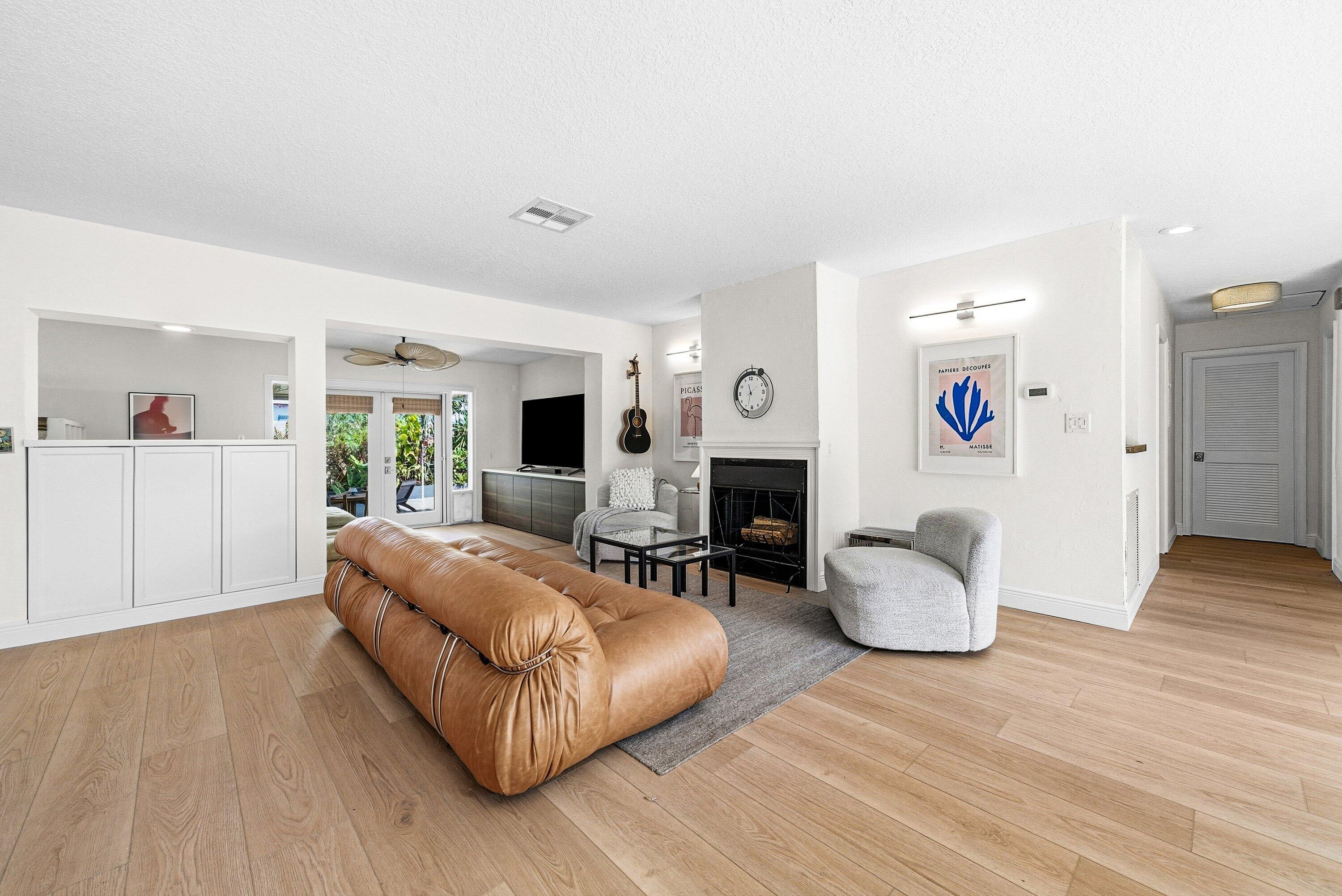 435 Northeast 35th Street Boca Raton, FL 33431 - Photo 9 of 63 Living Room