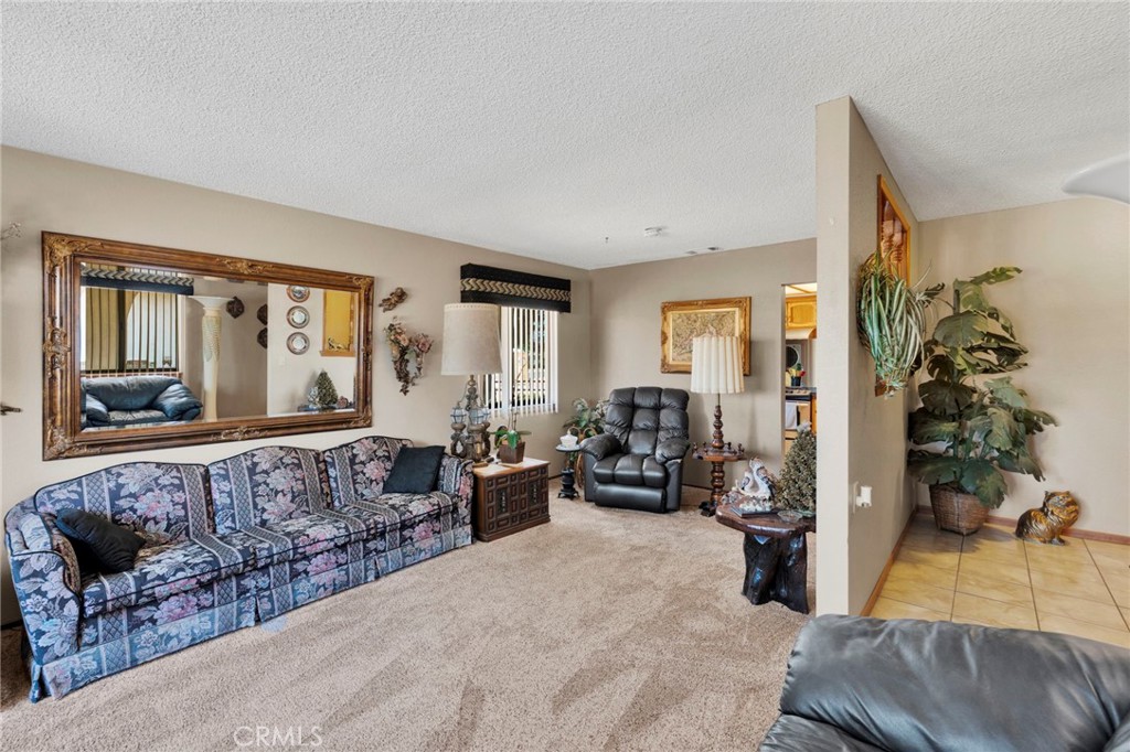 19031 Shoshonee Road Apple Valley, CA 92307 - Photo 7 of 43