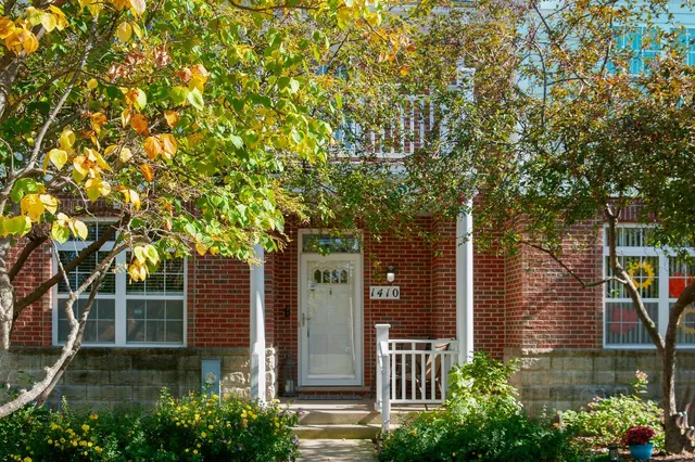 $439,900 | 1410 Brownstone Place, Schaumburg, IL 60193