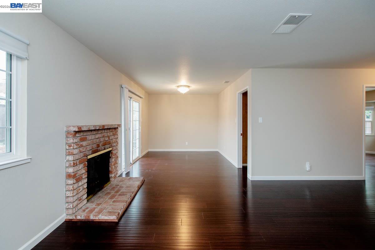 328 Sand Beach Road Alameda, CA 94501 - Photo 12 of 40